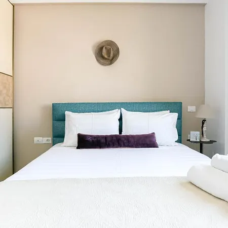 Apartment Luxury Central 3 - Cozy, 3 Min Beach *